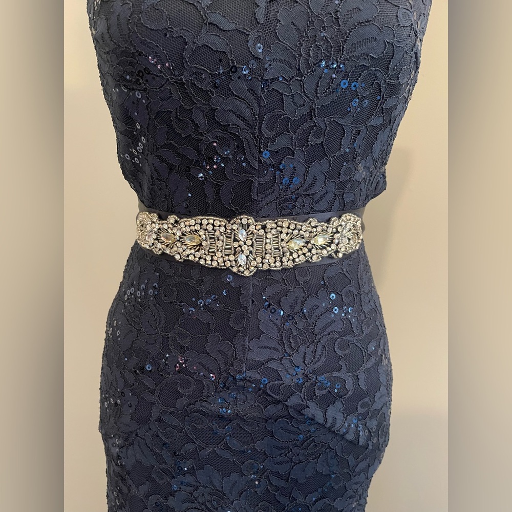 Gorgeous Formal Gown.                        Bag 90 - Picture 4 of 15